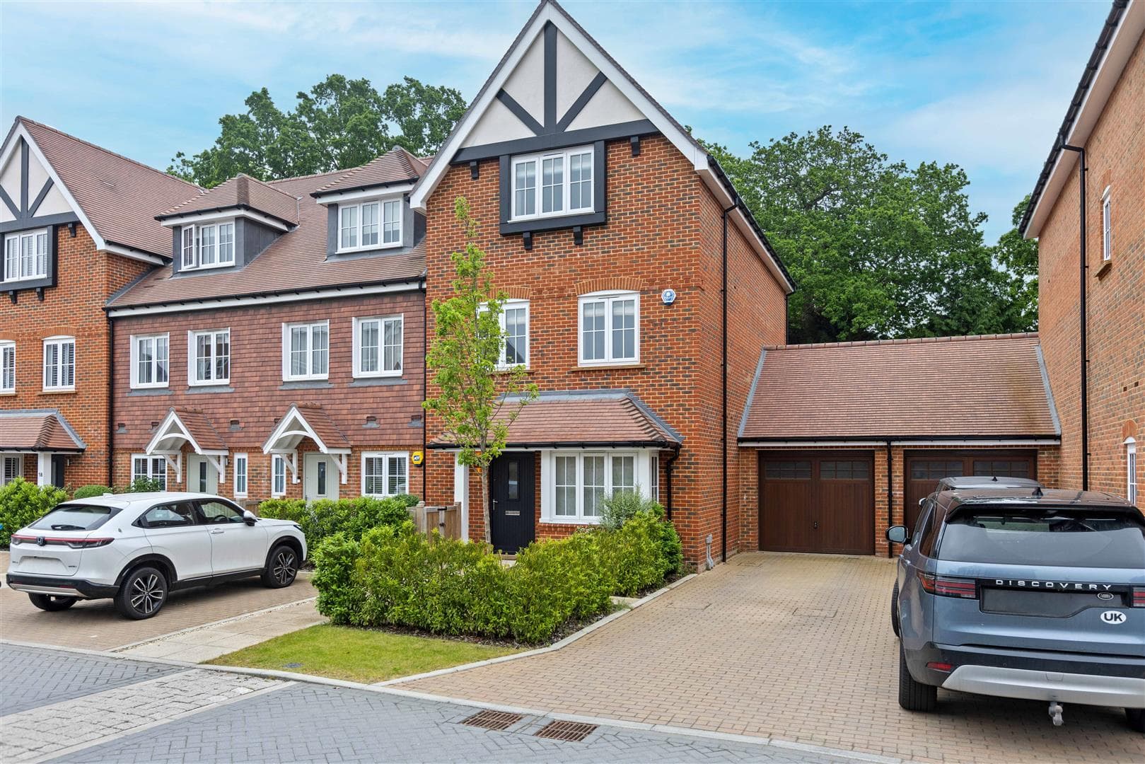 Martin Avenue, Ascot